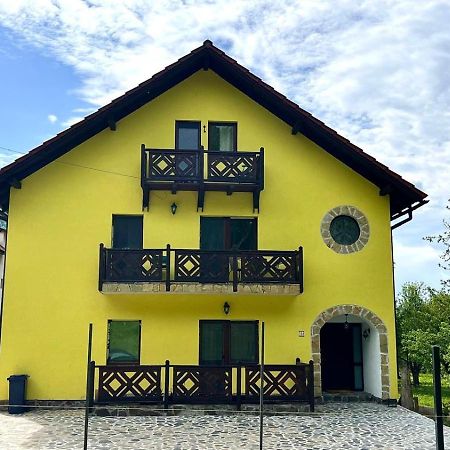 Yellow House Hotel Bran  Exterior photo