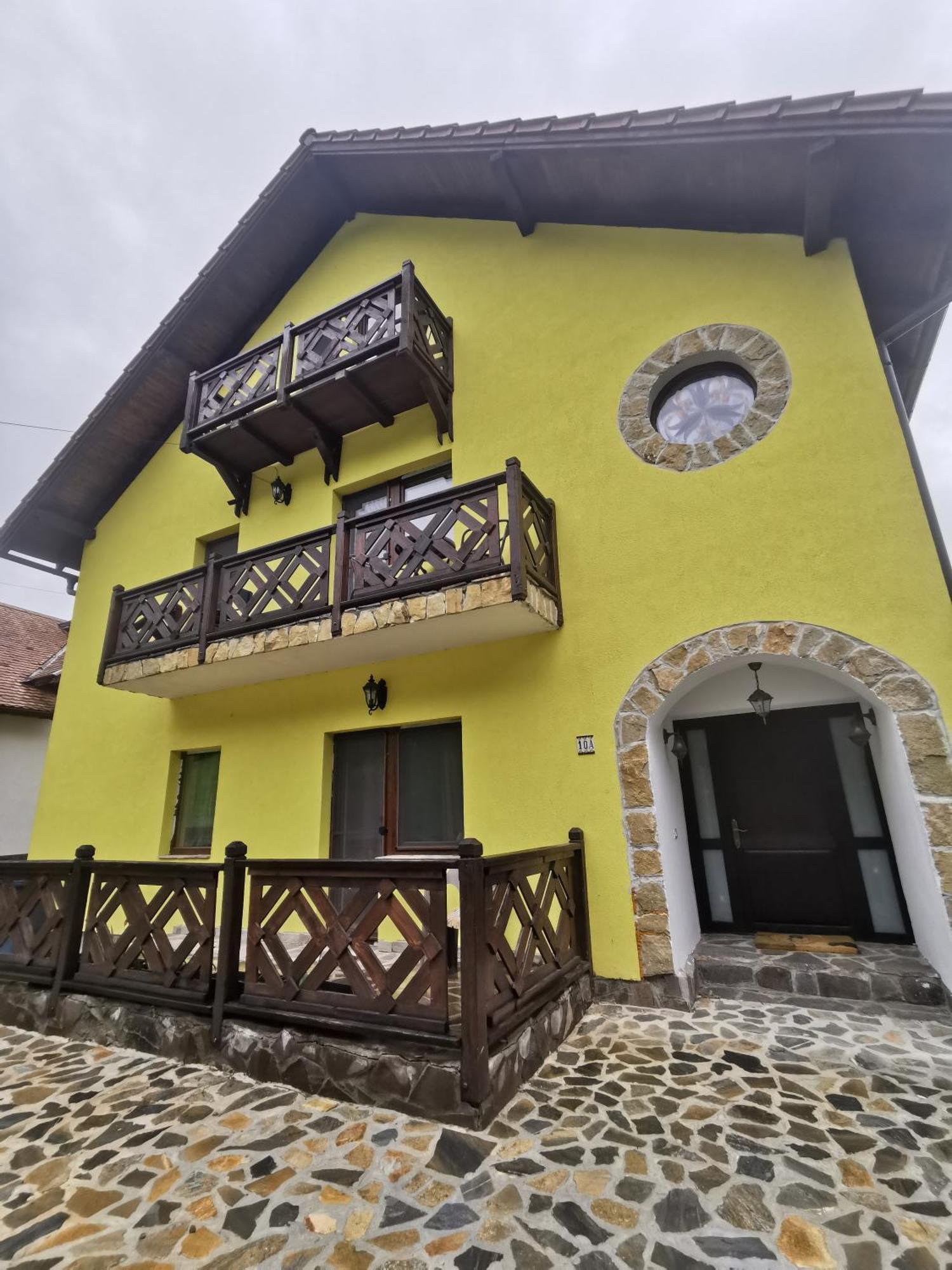 Yellow House Hotel Bran  Exterior photo